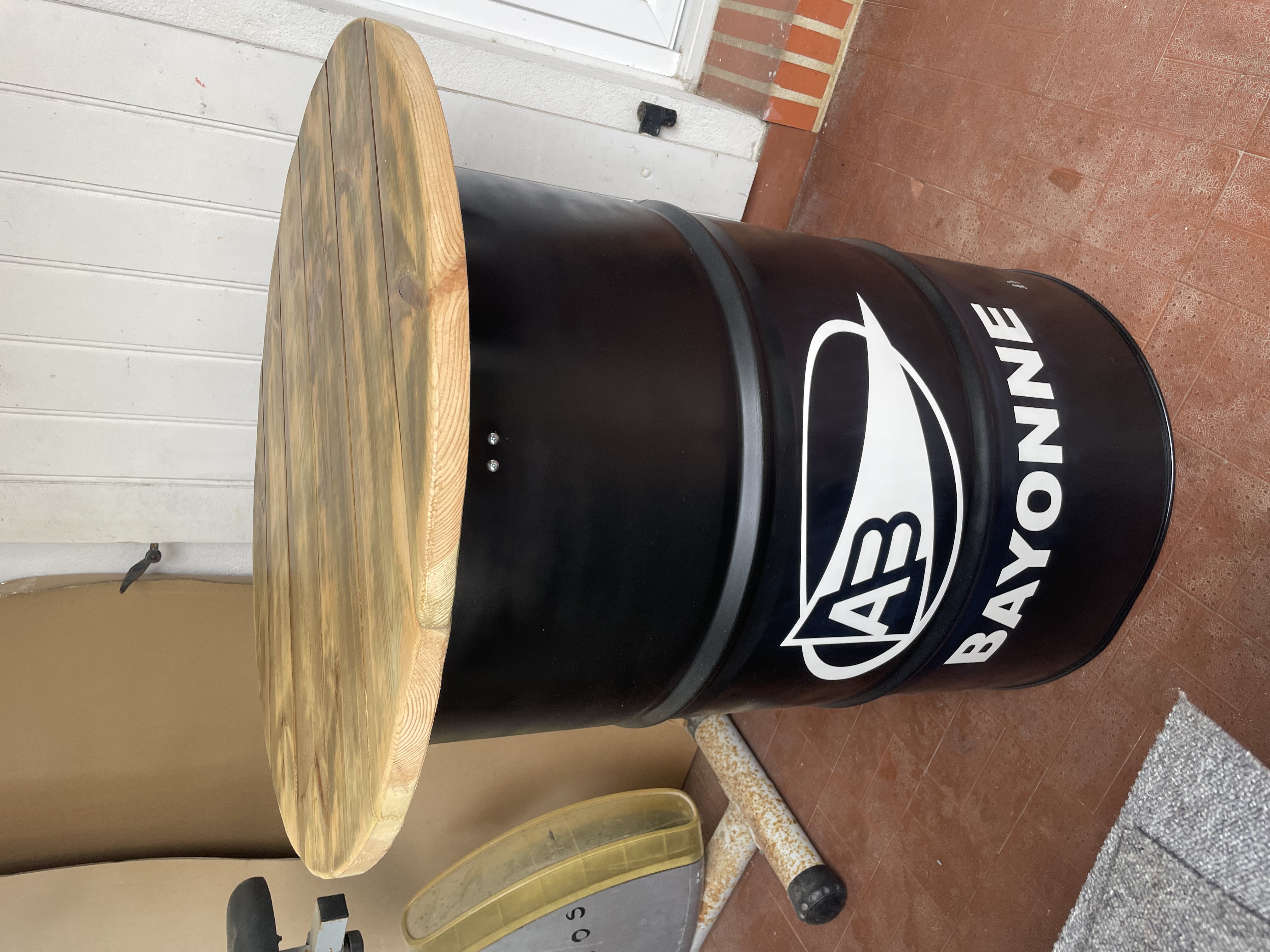 Mange debout aviron bayonnais noir/blanc plateau 80cm