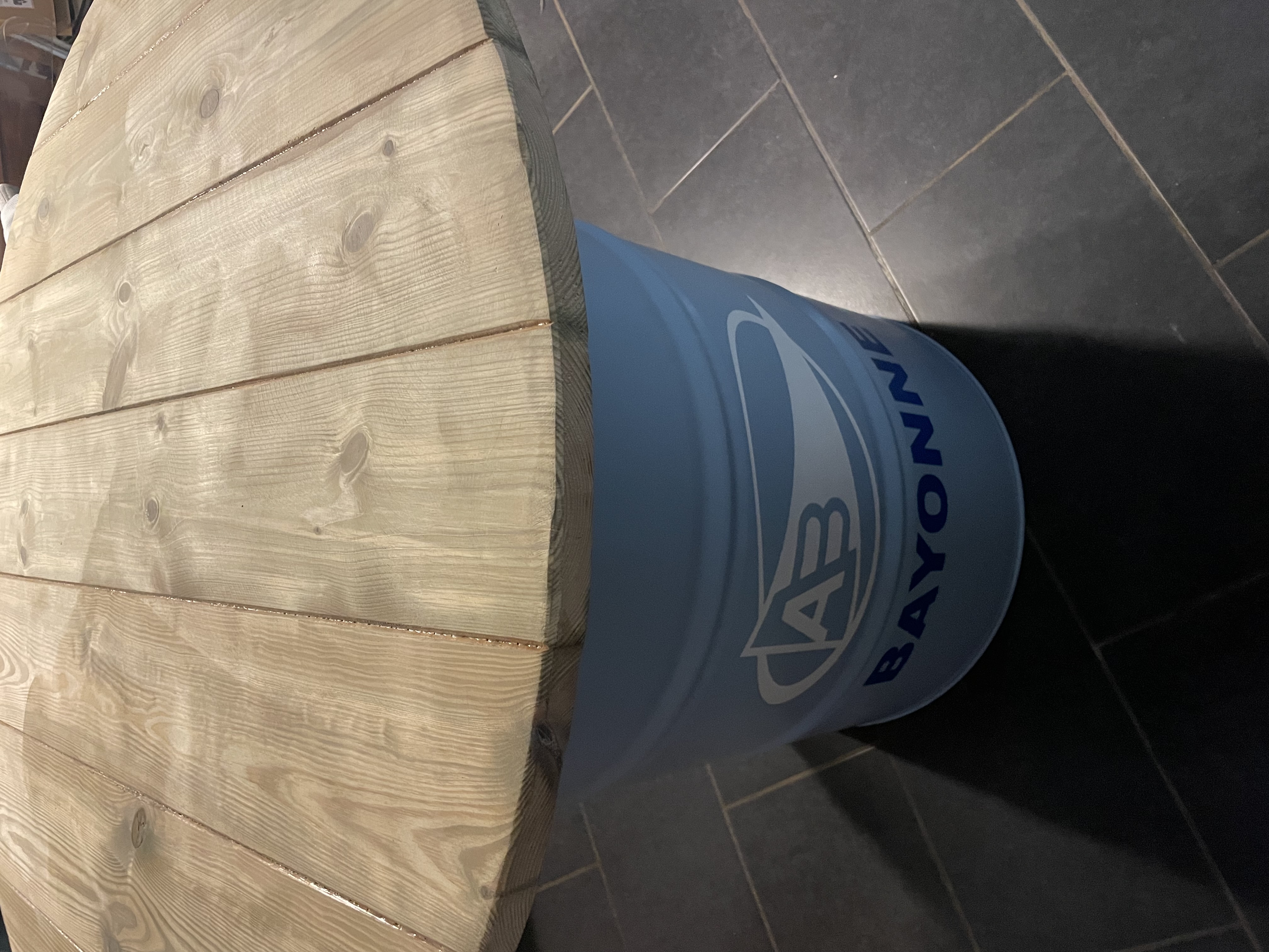 Mange debout aviron bayonnais bleu/blanc plateau 100cm